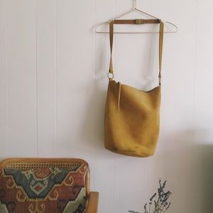 Madewell lisbon o-ring bucket bag in mustard suede